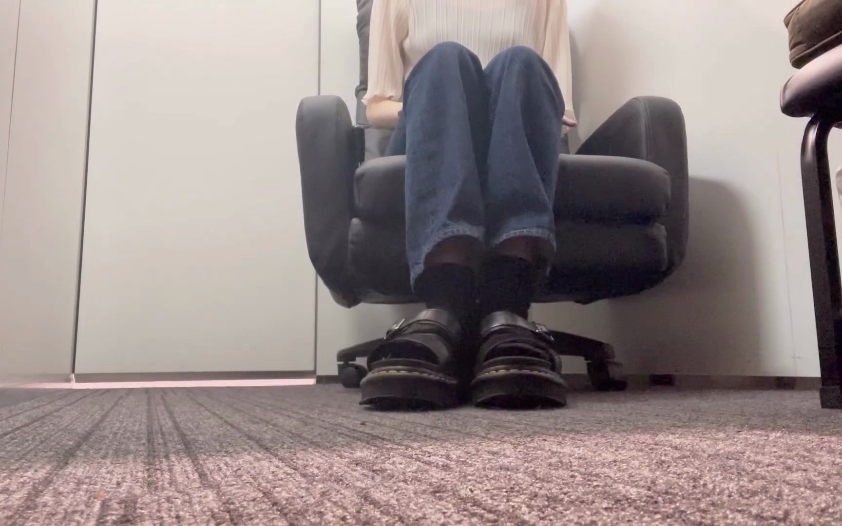 Fall sandals can also be worn like this