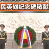 现场画面！斯洛伐克总理菲佐向人民英雄纪念碑敬献花圈