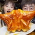 广西街头钢管烤鸡，80元一只，老表：皮酥肉嫩喝着吃！