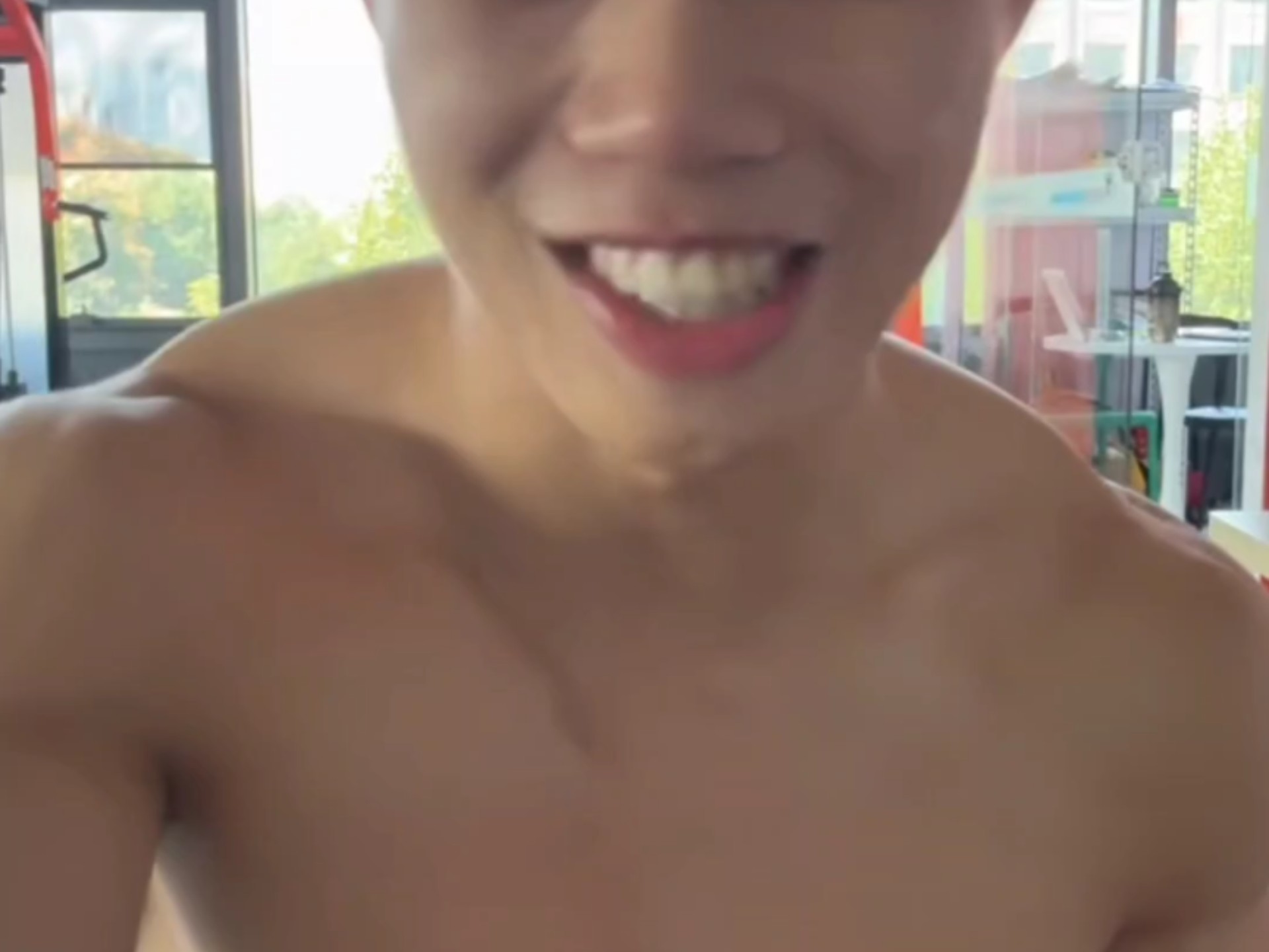 爱笑的肌肉可爱直男