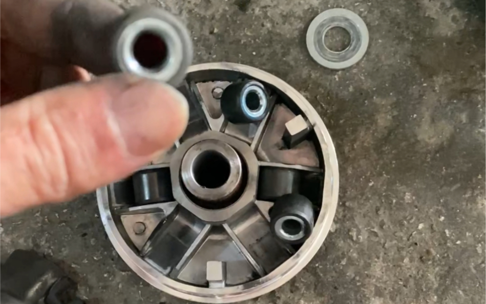 踏板摩托车起步抖动