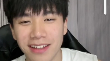 呆萌白背心帅哥直播 PK+唱歌