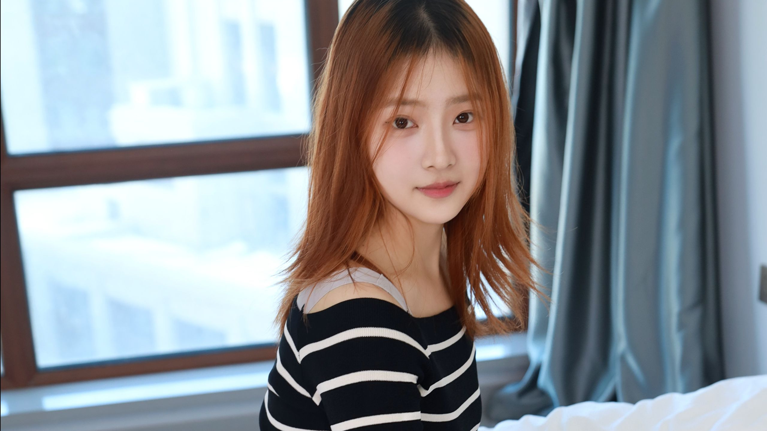 校花露露最新，1k时薪约拍作品