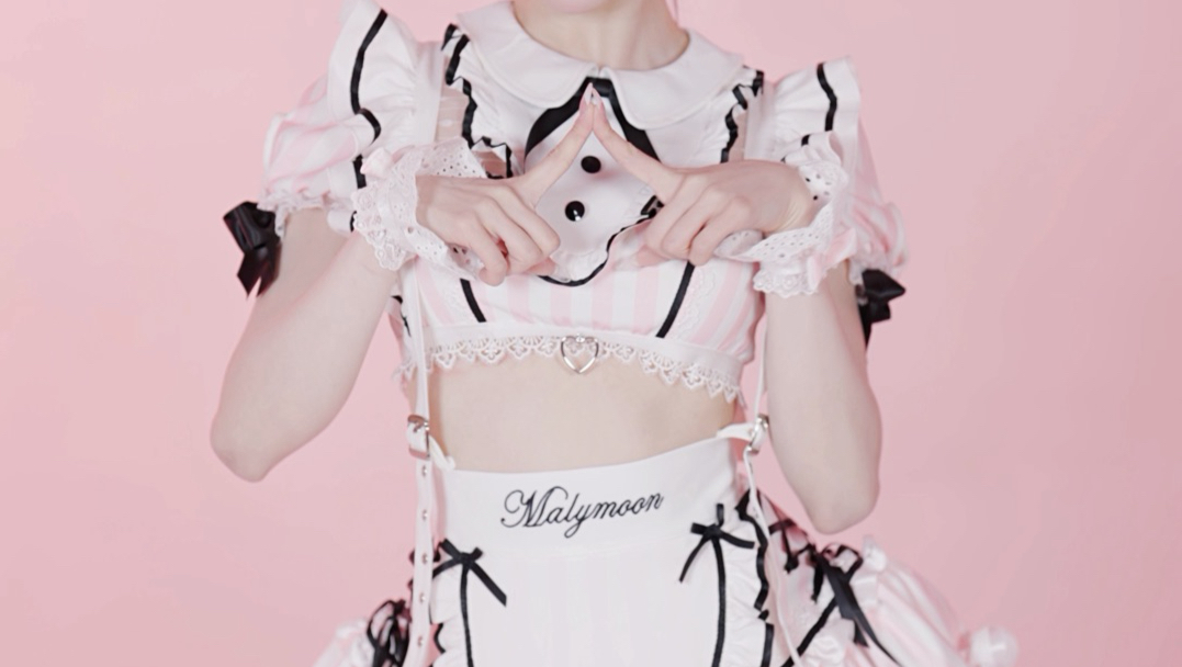 “谁舍得让小女仆干活啊！”