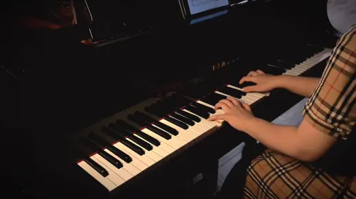 原创曲目《Memory》作曲者：翟健（雅马哈钢琴教师联盟成员）演奏者：张耀匀（星海附中高三学生）