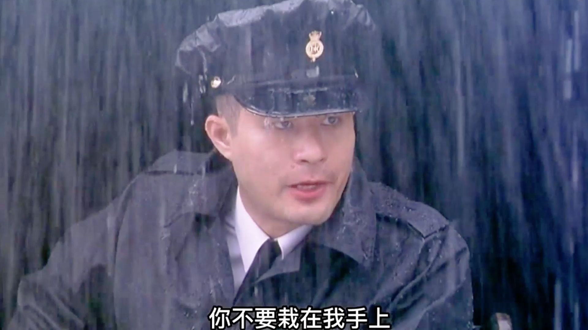 听说你很屌啊，连以前监护科长都让你玩了，你知道我是谁吗？不要栽在我手上，我会让你死的很惨！