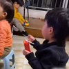 兄弟二人打闹 万万没想到弟弟“人狠话不多