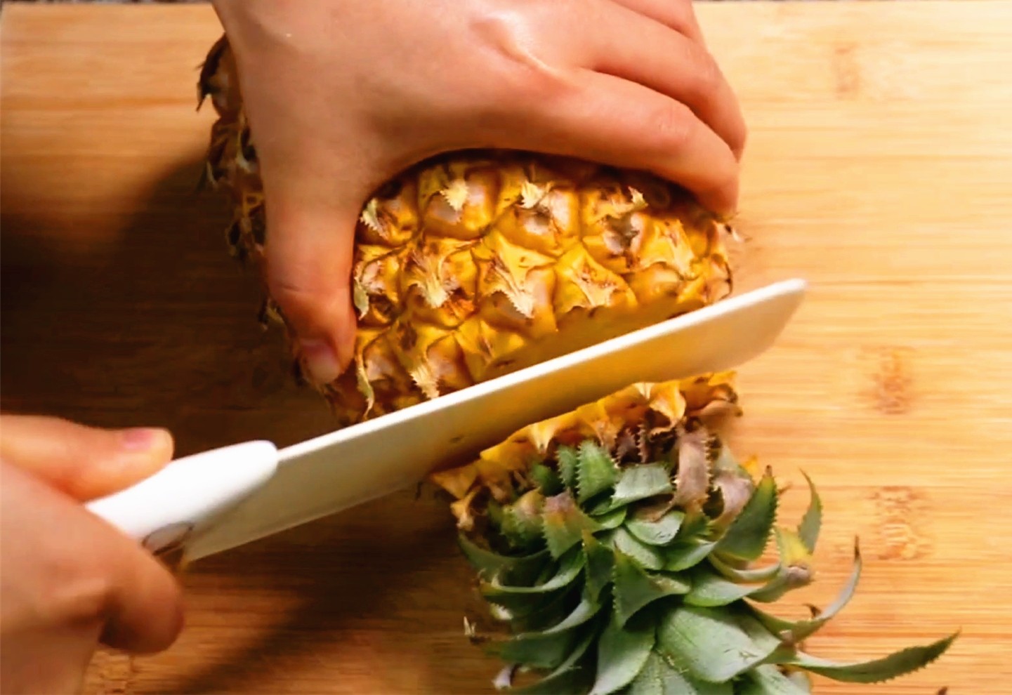 原来切菠萝这么简单，不挖眼不去皮，又快又省事，这方法太棒了_哔哩哔哩_bilibili