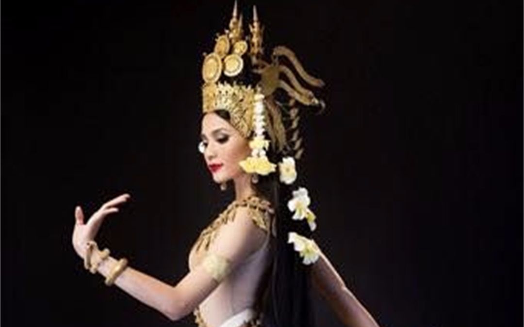 柬埔寨古典宫廷舞——神女缓步，铃带细响，百花竟放