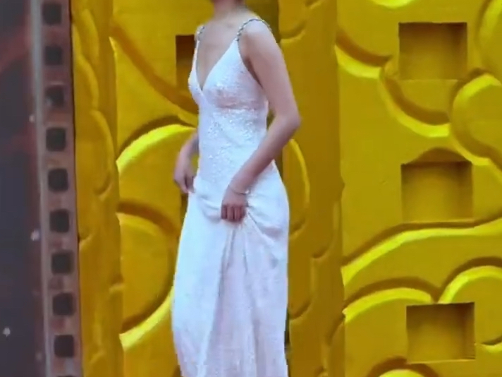 李庚希 一字带高跟鞋