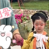 网红小博主“是田点吖”化身卖花女孩，在中国国花园免费送牡丹！网友：这也太可爱了吧
