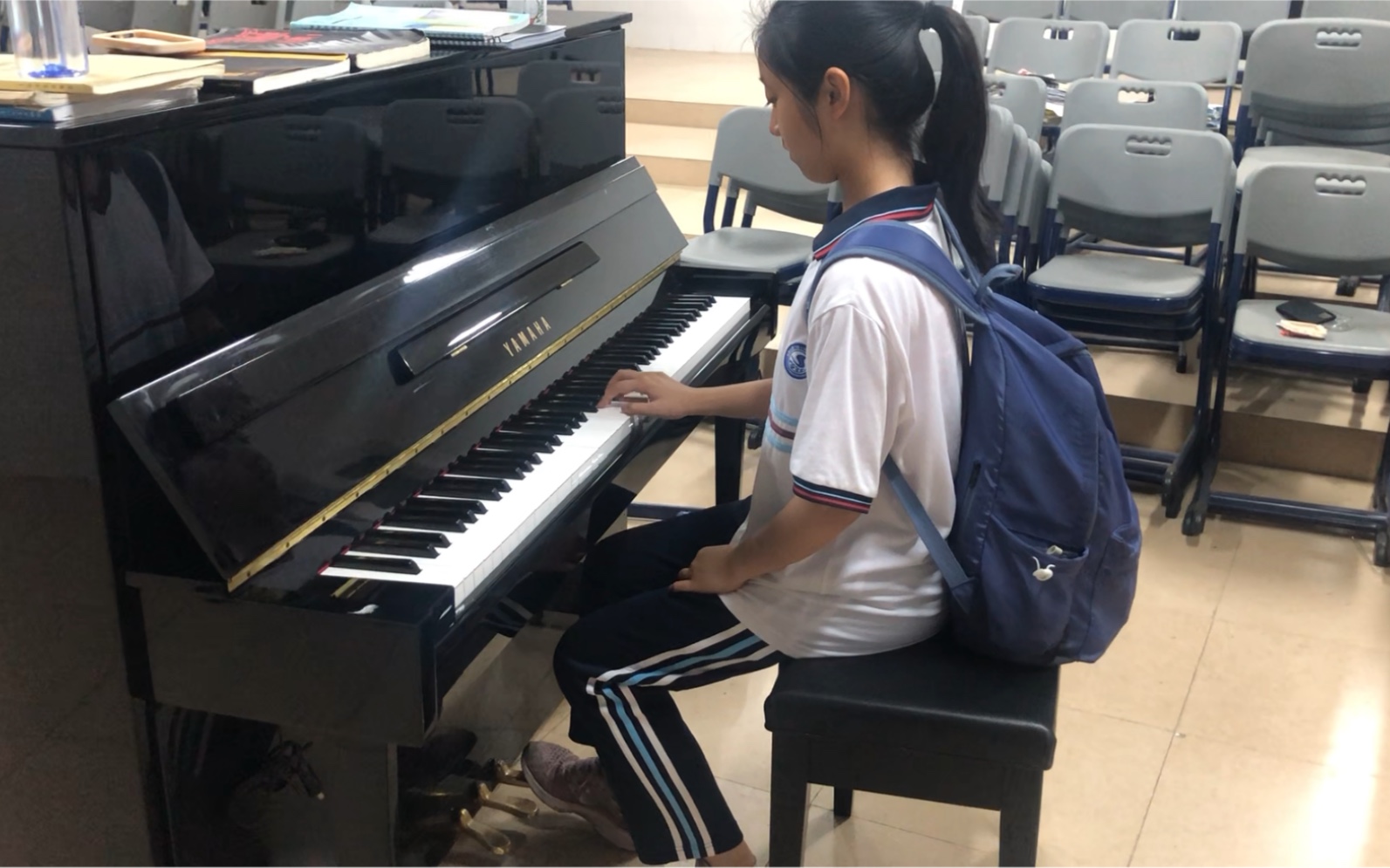 当你在学校看到一架钢琴时