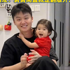 舅舅带外甥女还原姐姐童年照，这太像了 简直一模一样