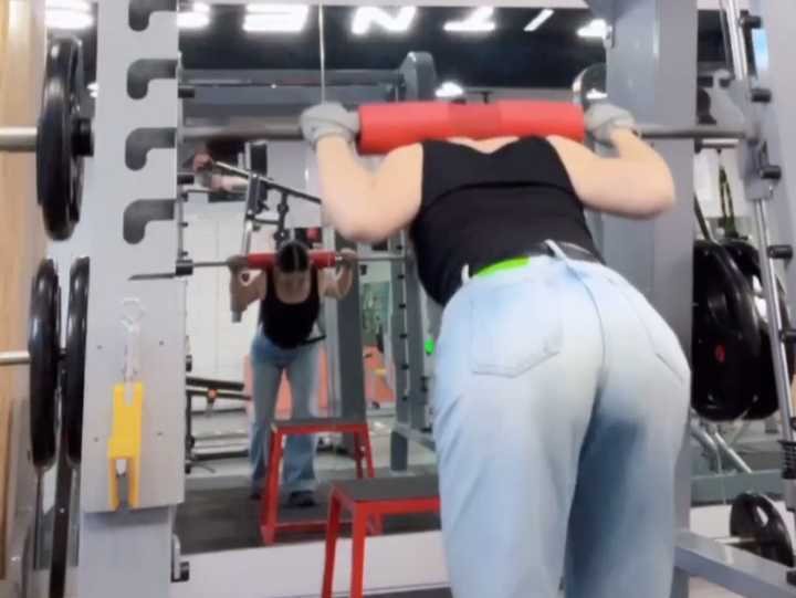 @LatteSnitch - loose jeans gym workout.