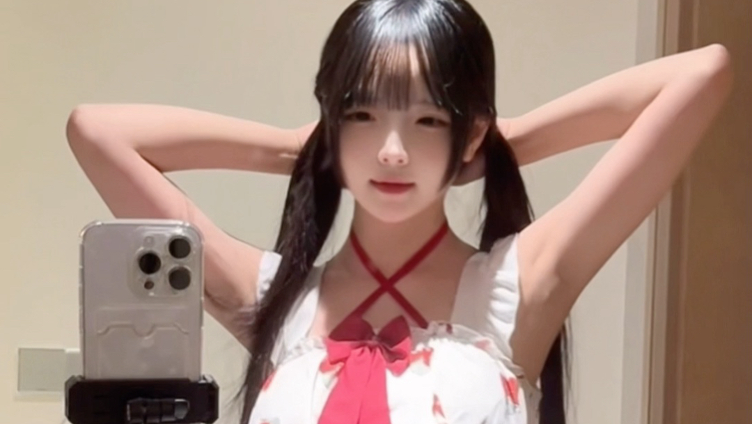 眼里没有对流量的渴望 纯为了热爱 为了骚扰粉丝