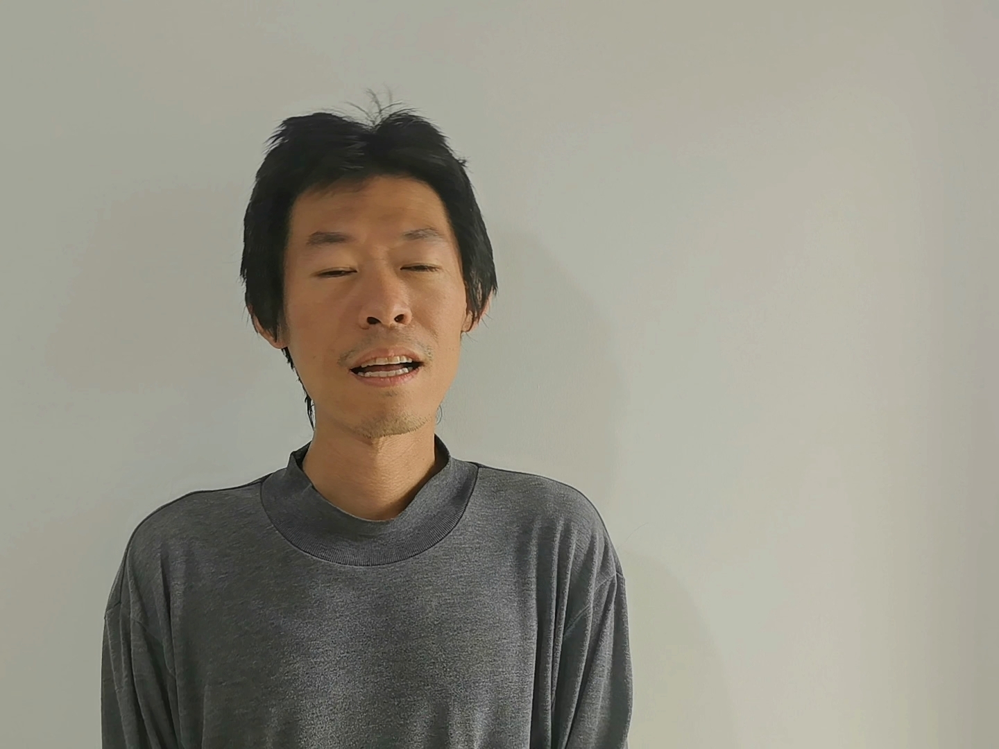 自我介绍我是李政阳。研究量子场论。