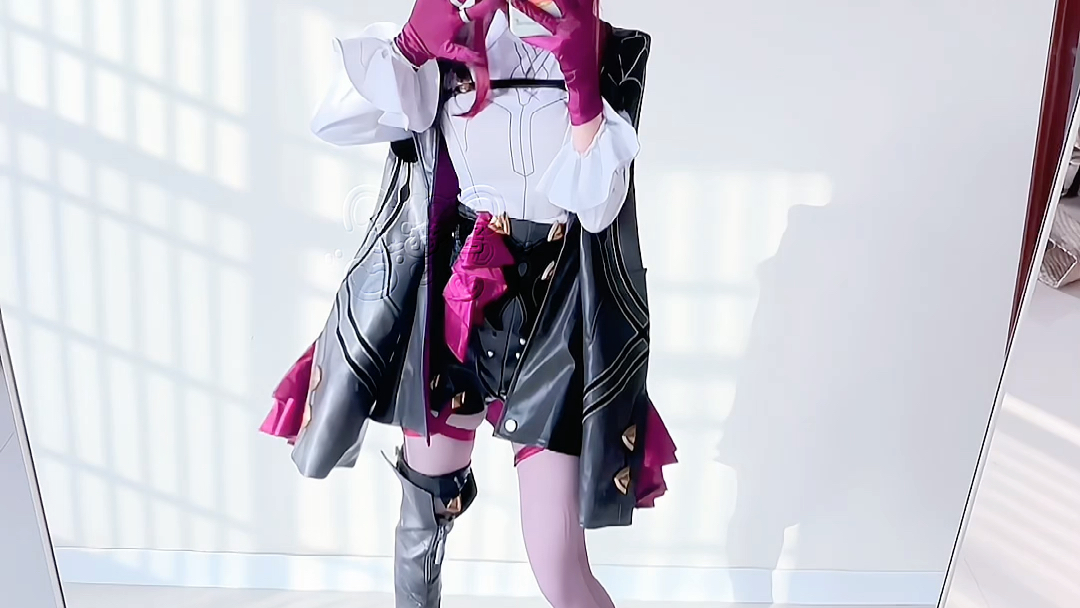 [Kitten Sauce Laurie] The video is packed, so feel free to gather around!