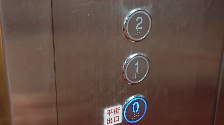 重庆财汇广场的一台观光电梯