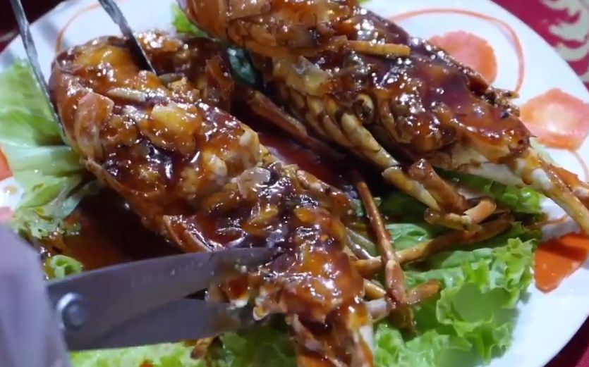 越南街头美食-罗望子酱龙虾