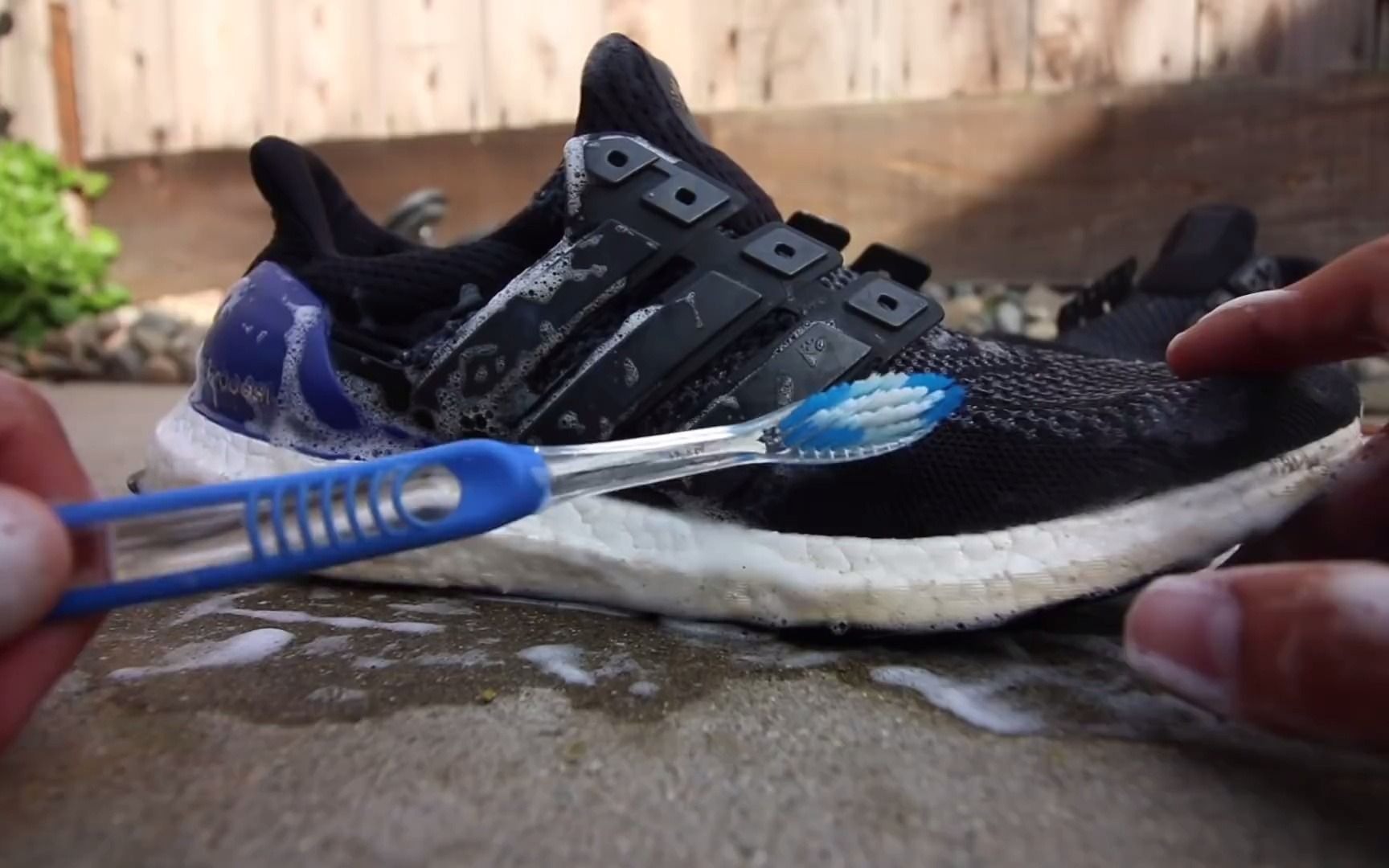 【备忘录】Adidas boost脏了 用牙刷肥皂就可以清理 Boost