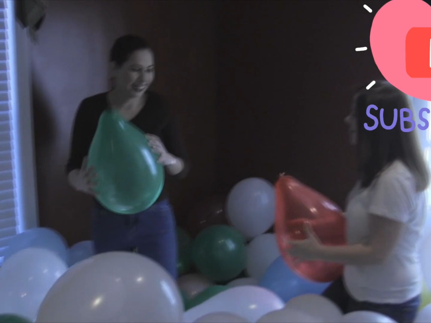 2 Looner Girls Pops a lot Balloons
