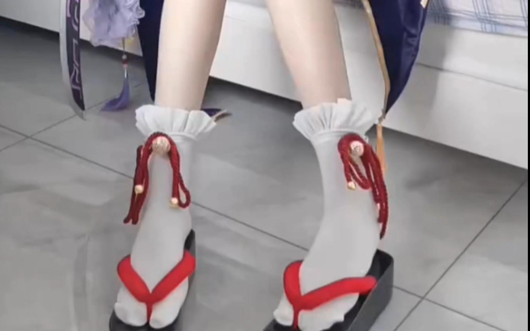 Traveler don't get caught by me, if you do, you'll be built into the idol! Harakami Thor cos