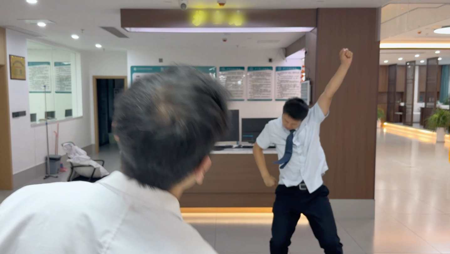 你以为我跳不过你啊！