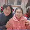 带假发和侄女拍一张照片