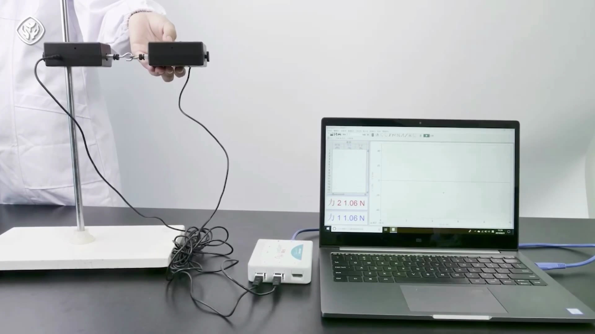 用力传感器探究作用力与反作用力的关系