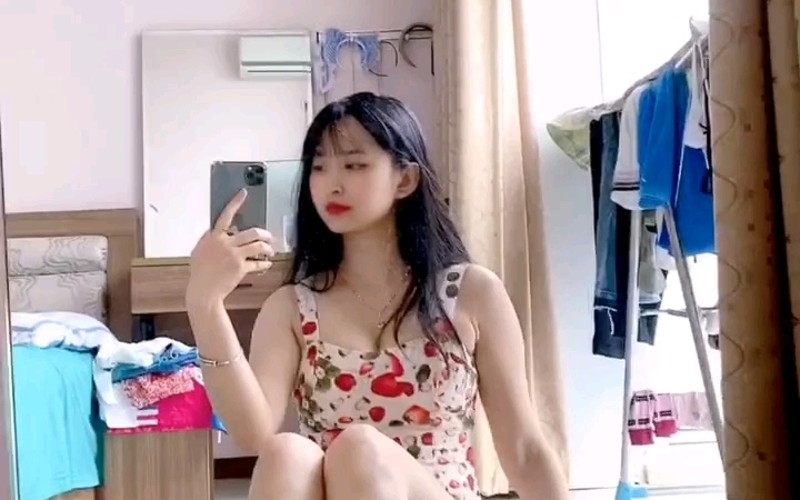 裙子太小了