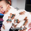 一岁小孩爬沙发，站上桌子按电脑，妈妈说打屁股，宝宝一点不害怕