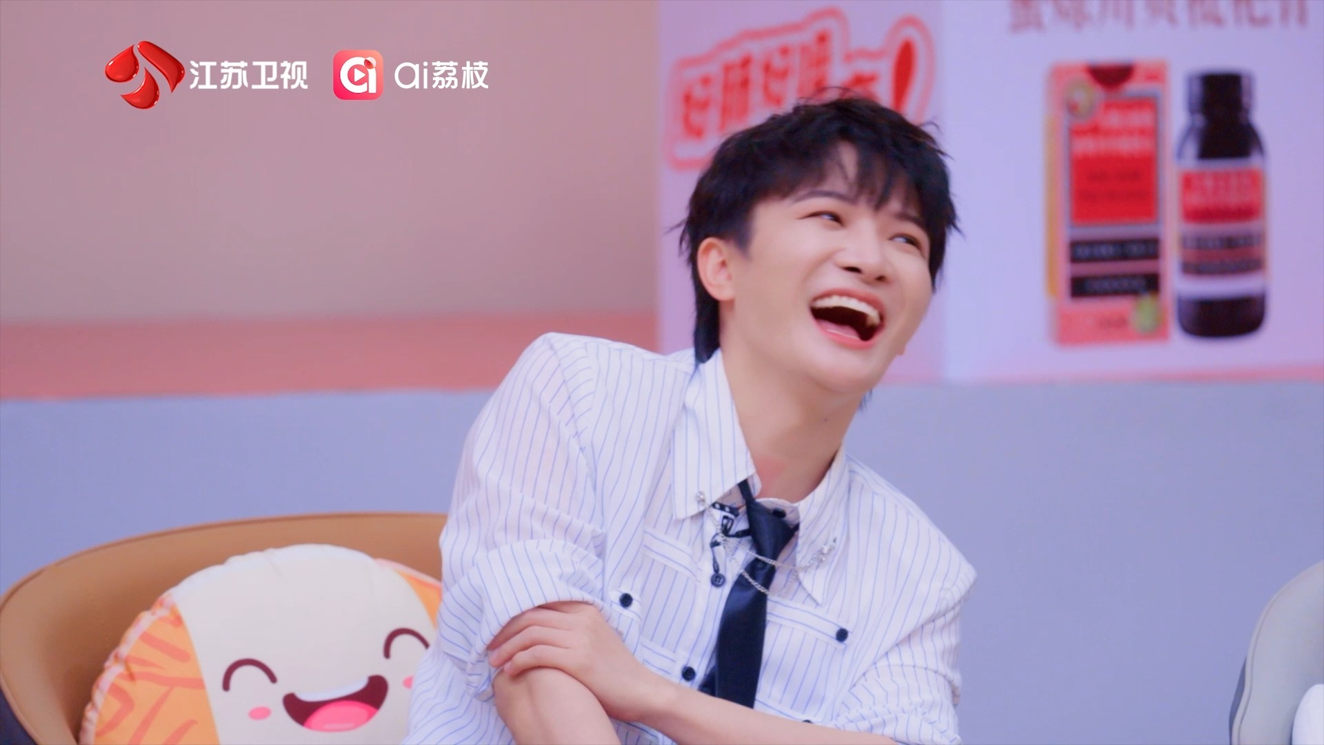 花絮放送！薛之谦 周深 黄子弘凡 被刘宇宁 身上的香水味迷得不知方物