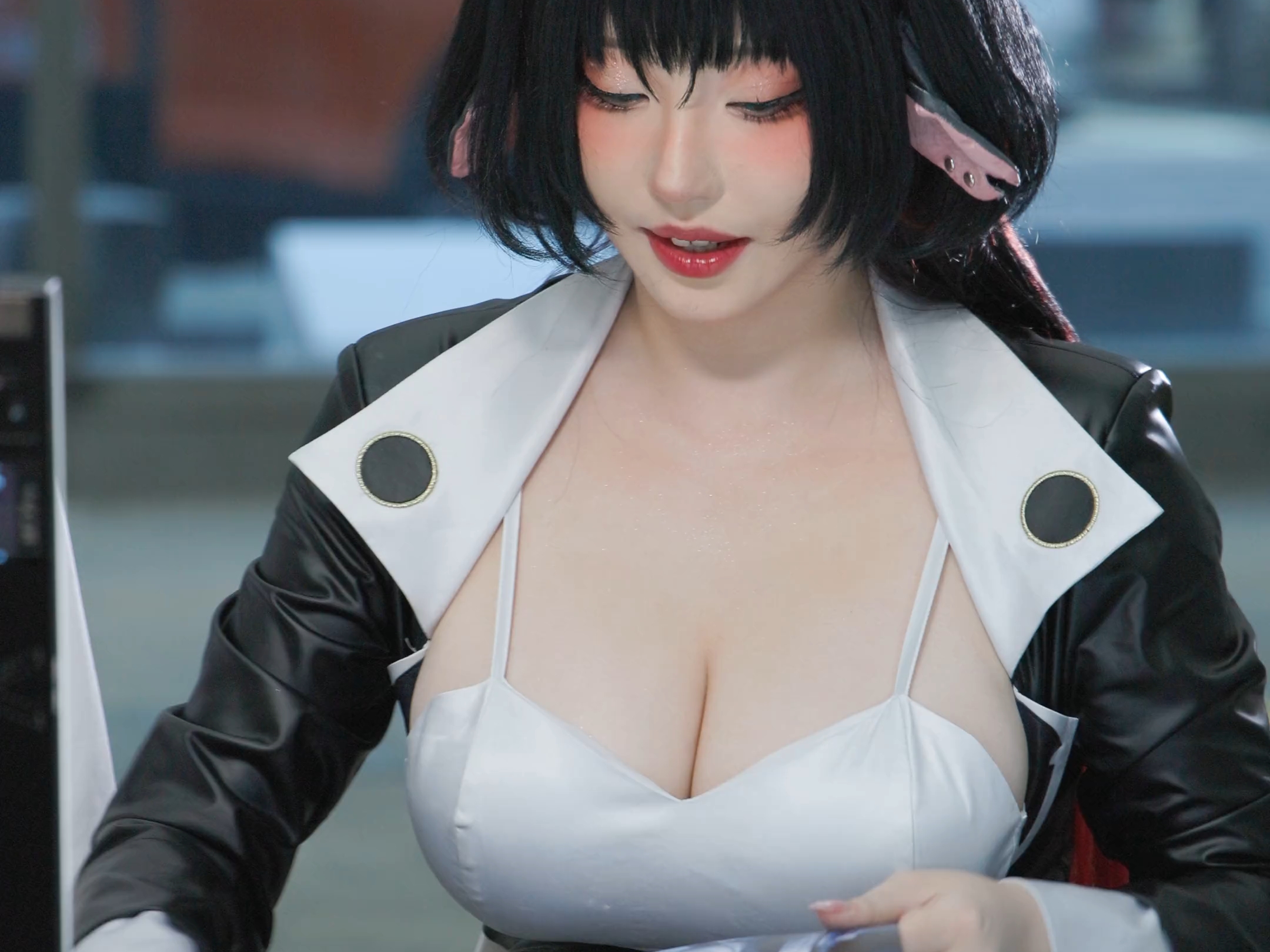 The sea embraces all rivers; greatness lies in its capacity to contain.