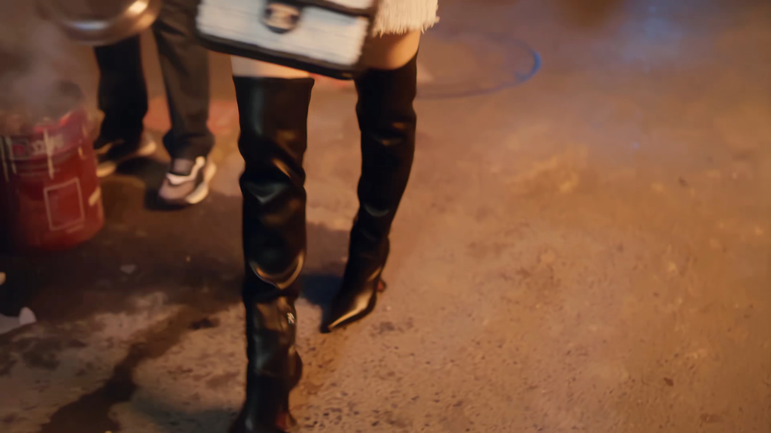 好事成双.ep04_回忆/amina muaddi长靴