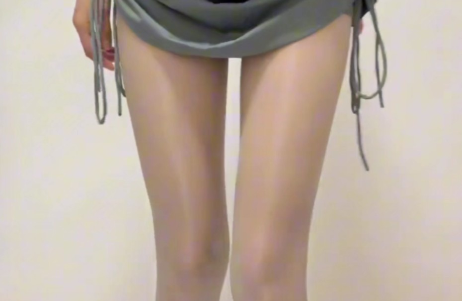 Where is the audience for gray silk heels