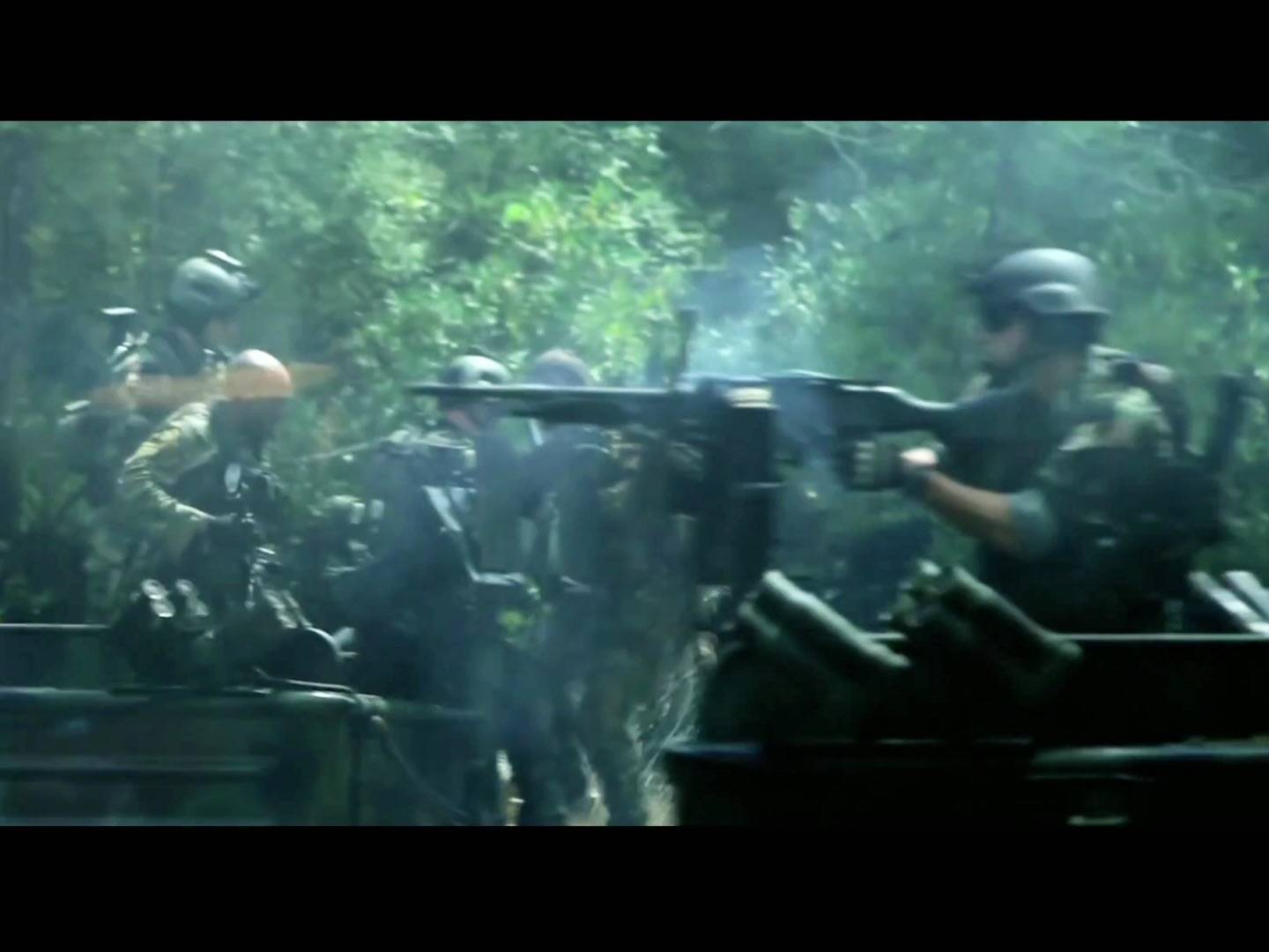 【勇者行动】精彩片段：三角洲部队快艇的火力压制