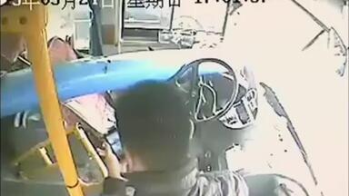 <em class="keyword">公交车</em>内生死一瞬间（2013）