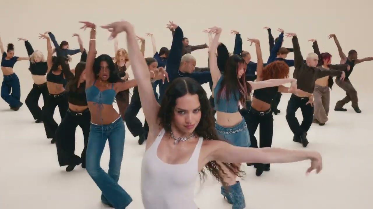 KATSEYE x GAP 最新广告太勇了，正面硬怼“白人至上论”