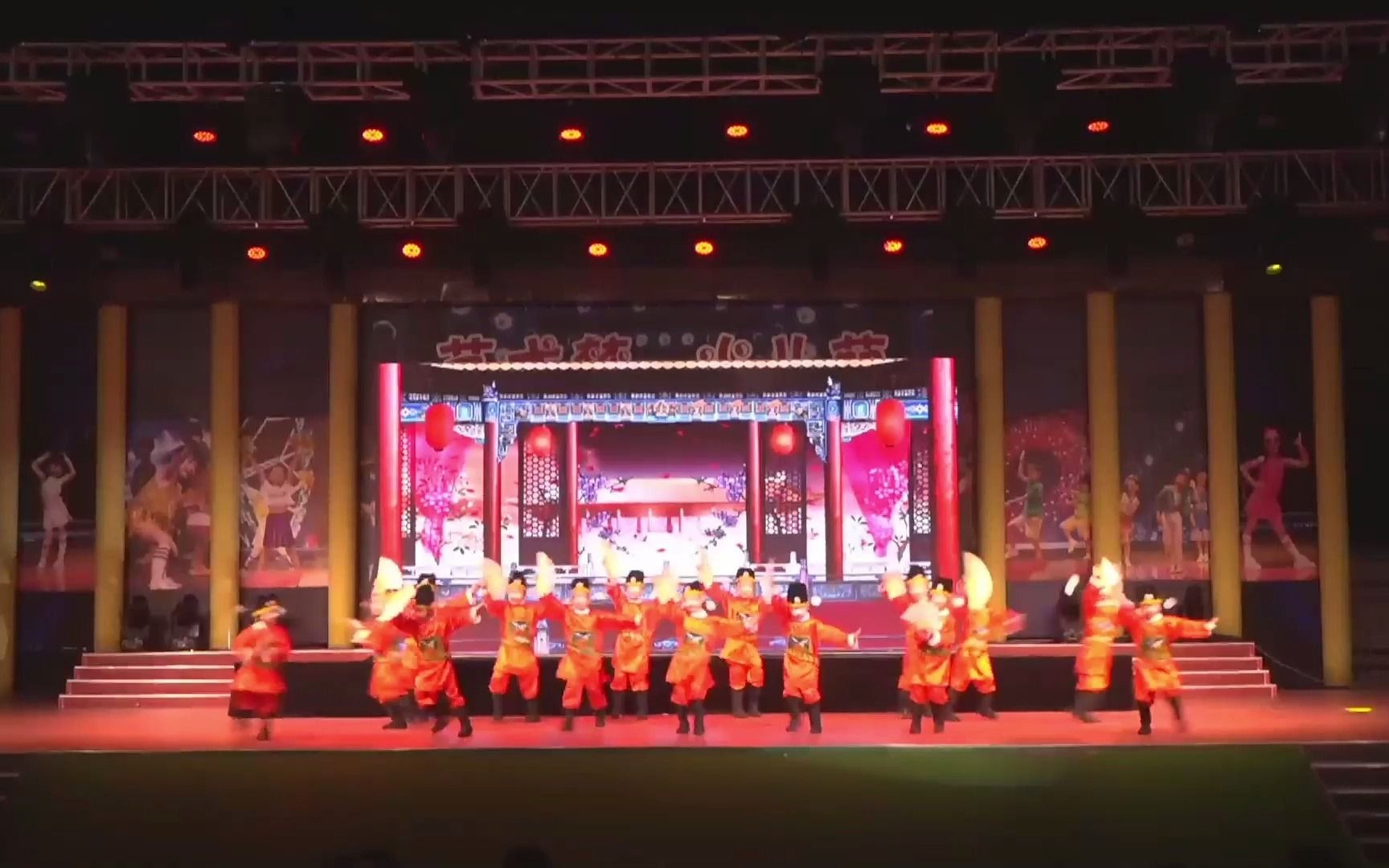 舞蹈《小小芝麻官》