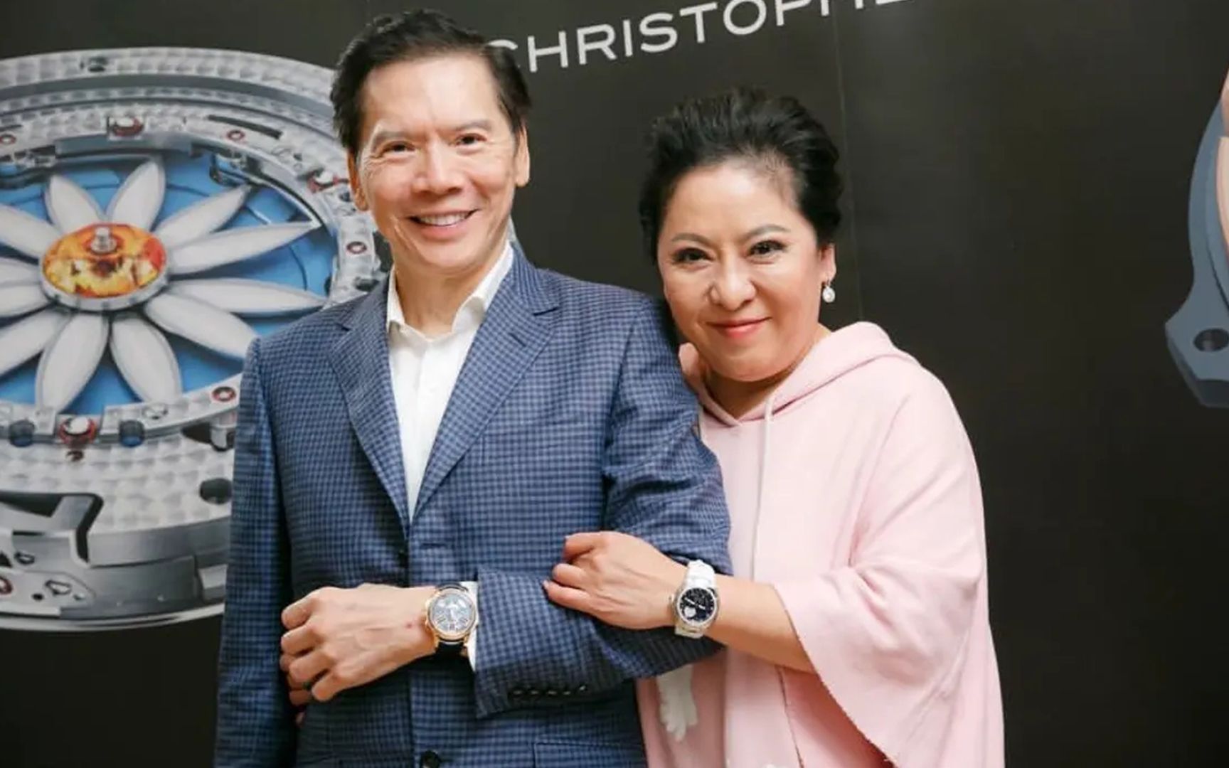 向华强养前妻40年,为何向太一点也不吃醋,还与丁佩互称姐妹