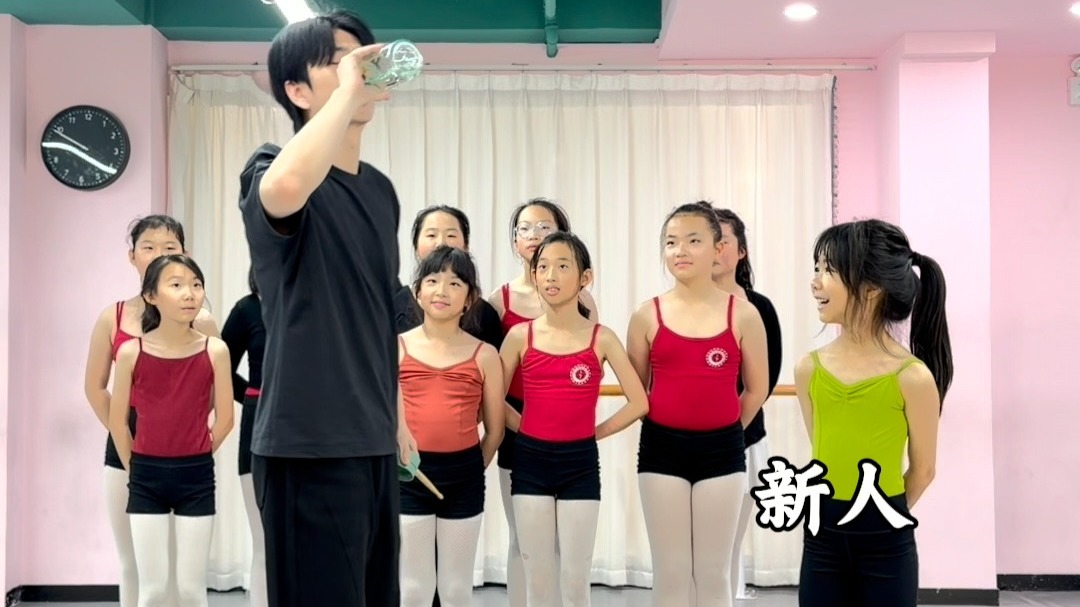 舞蹈生的迷惑行为。 #舞蹈生 #迷惑行为 #有温度的魏老师