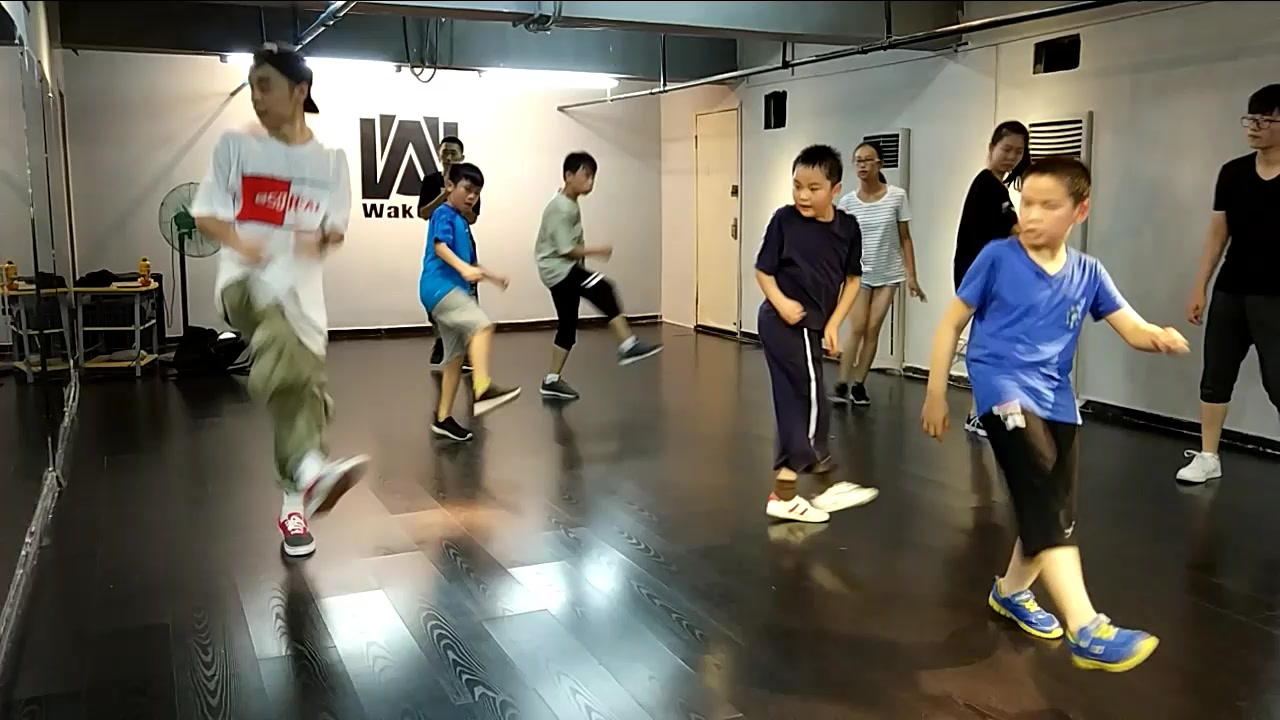 妞妞老师waacking课堂, 结束一支舞蹈记录视频
