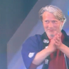 Mads Mikkelsen在大阪漫展闭幕式上穿着和服蹦蹦跳跳式出场！妈妈，太可爱了他
