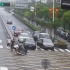 交通事故合集：女子不听交警劝阻执意闯红灯，下一秒看惊众人