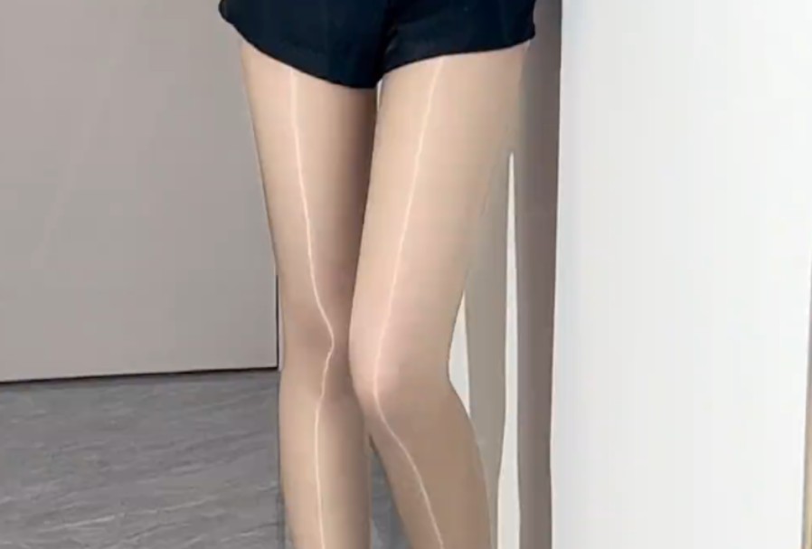 Oily flesh + high heels are great!
