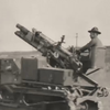 1918 年在美国进行测试期间，一台 2.5 吨重的 Holt 拖拉机配备了 3 英寸 M1916 火炮