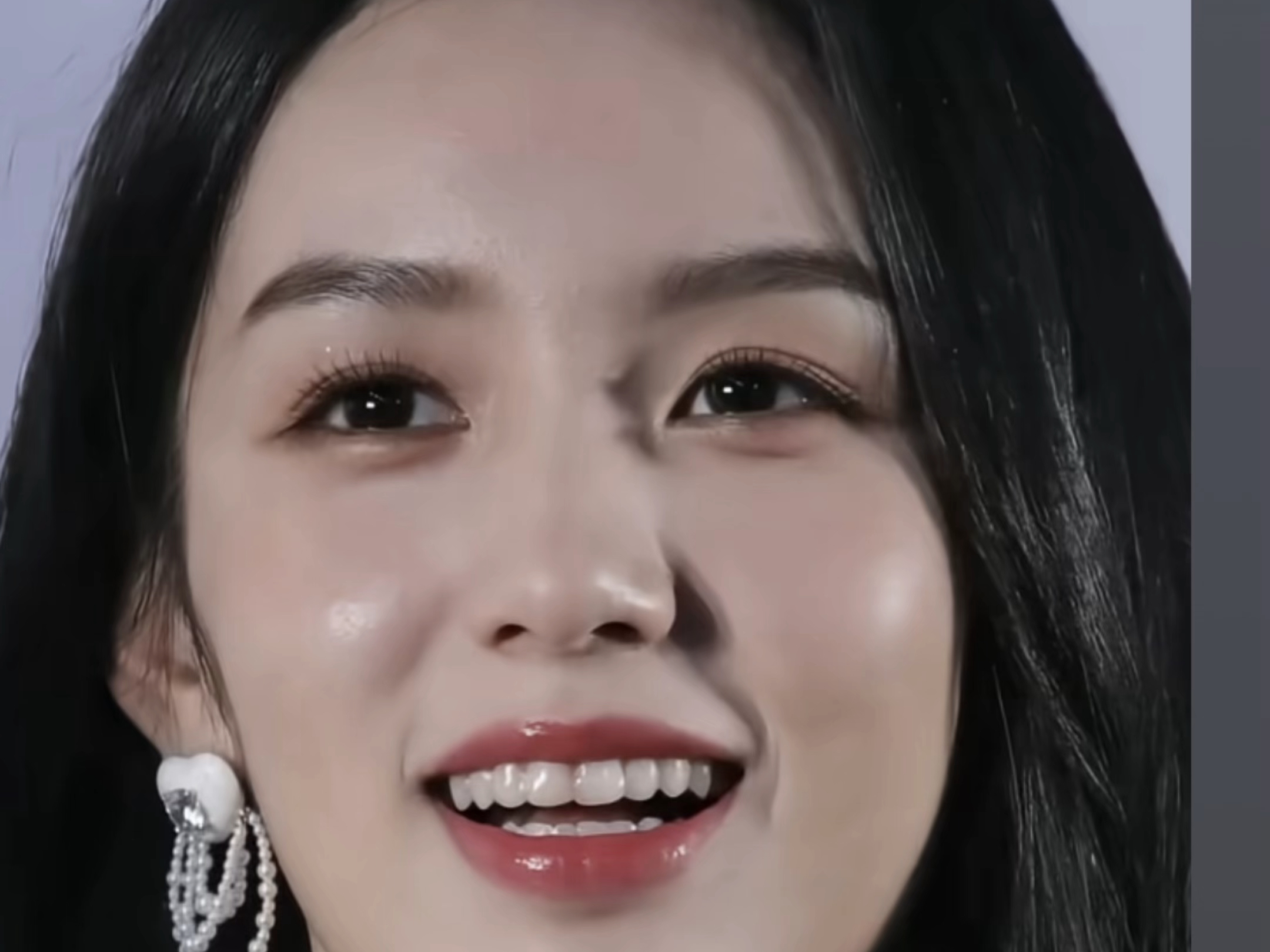 周也怼脸盯挑战