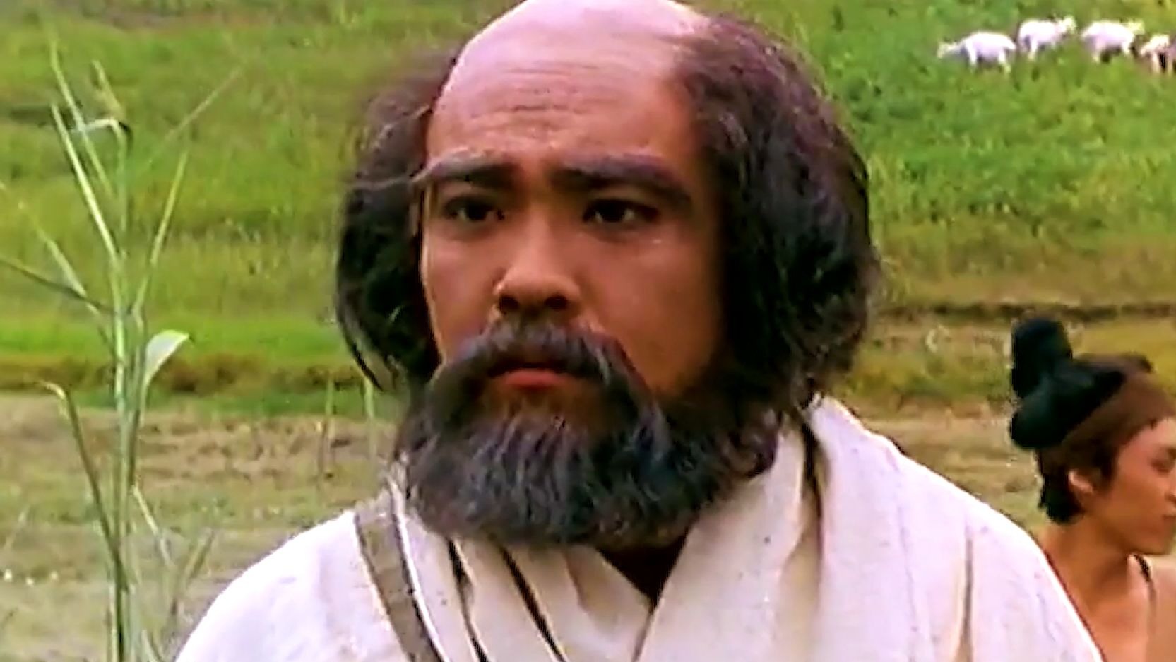 高僧想要乘船过江，可船夫却嫌弃天竺人脏，不让他坐船