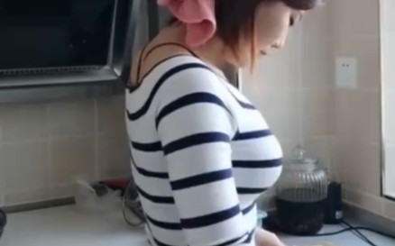 Dai-lang, get up and eat.