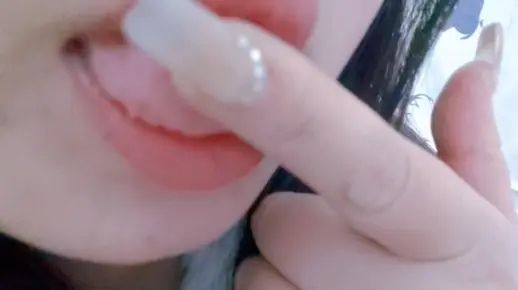 近距离舔手指口腔音